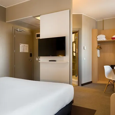 Ibis Railway Station 3*