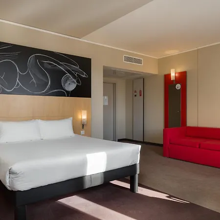 Hotell Ibis Railway Station 3*