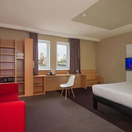 Hotell Ibis Railway Station 3*