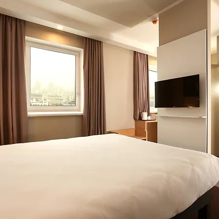 Hotell Ibis Railway Station 3*